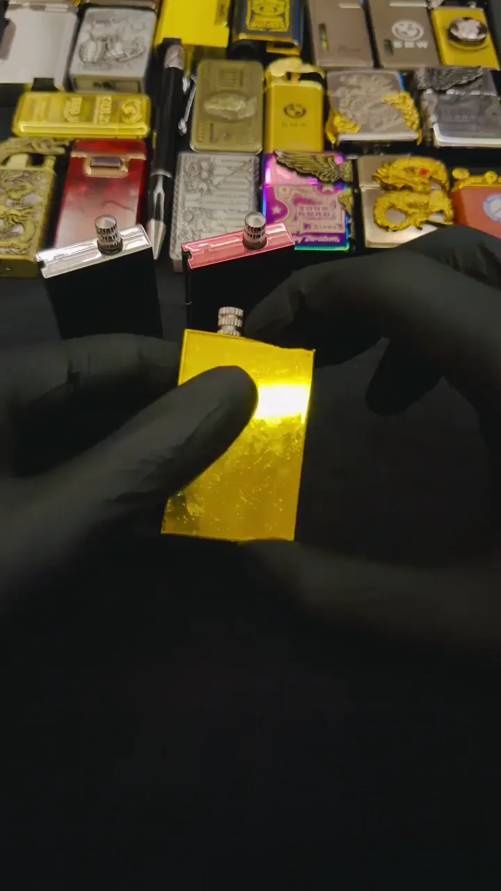 Mirror Gold, frame 1