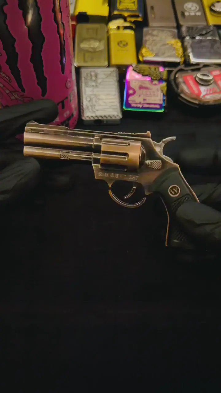 Revolver, frame 2
