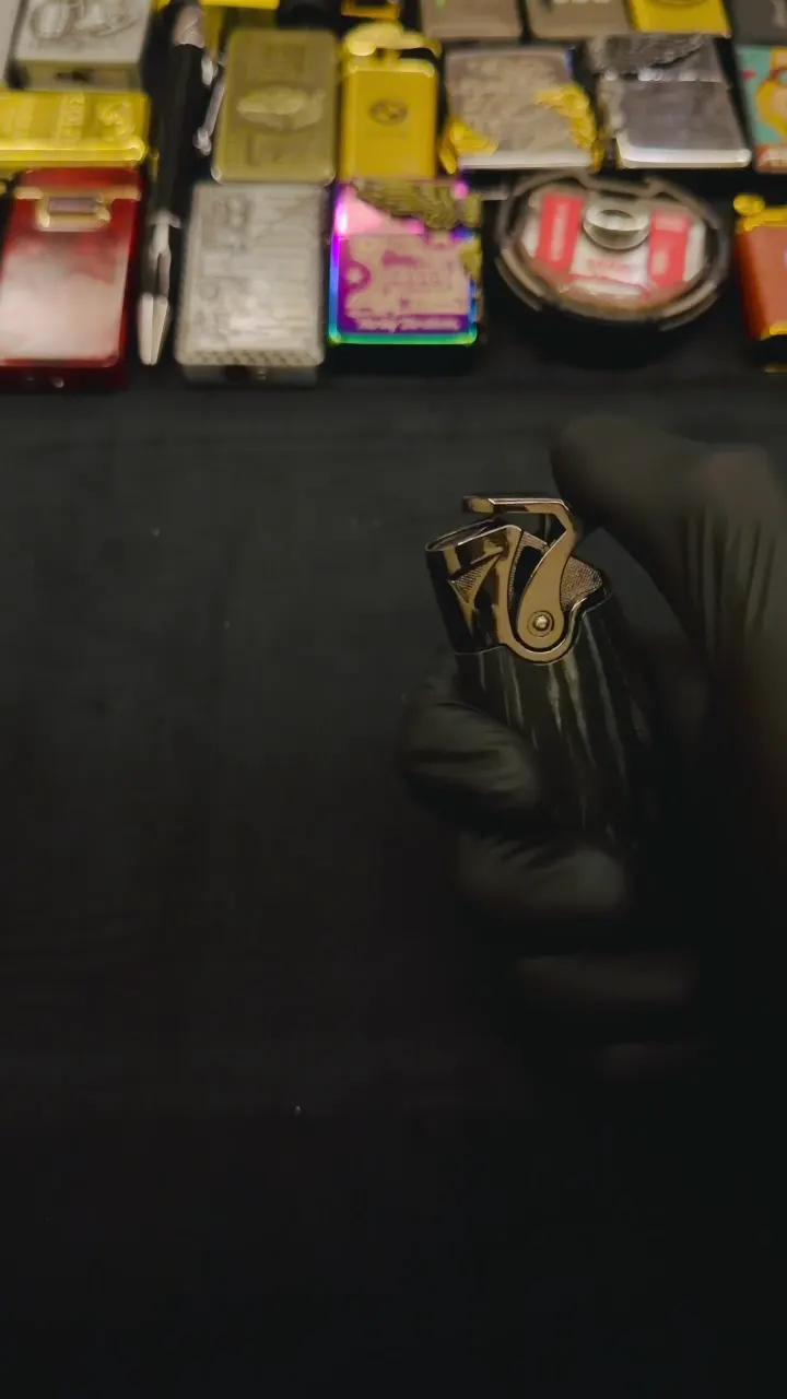 Woodgrain Blade, frame 3
